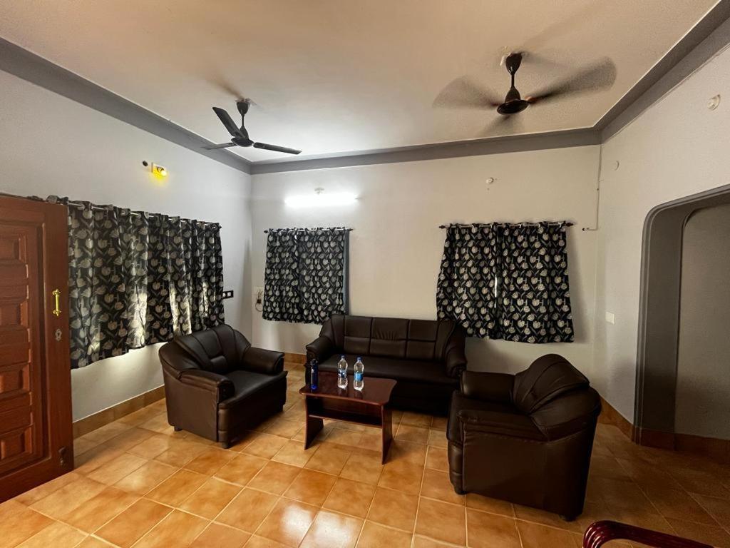 Madura Homestay - Gorgeous Home With 2Bhk 5 Minutes From Nh44 Madurai Luaran gambar